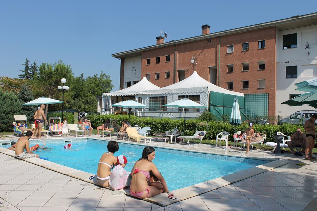 Residence La Piscina Isola del Gran Sasso dʼItalia Exteriör bild
